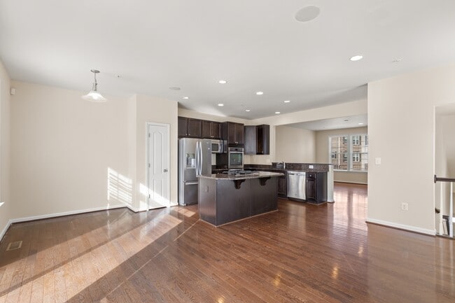 Foto del edificio - 4921 Forest Pines Dr