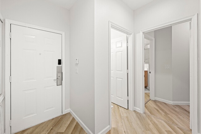 Building Photo - 8927 Sandshot Ct