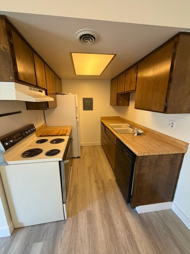 Foto del edificio - 325 Standiford Ave