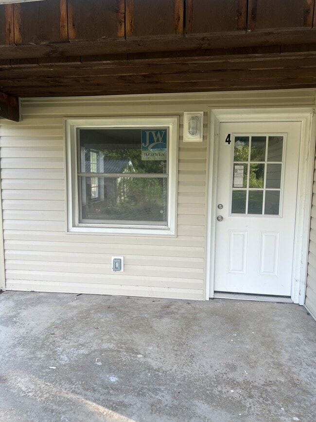 Building Photo - 124 Kathleen Dr