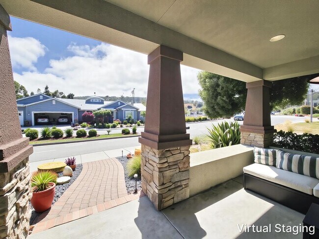 Building Photo - Spacious 5 bedroom house