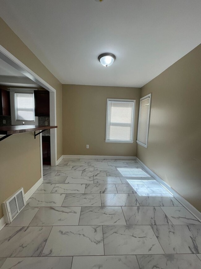 Building Photo - Gorgeous 3 Bedroom Home Awaits Just $1350 ...