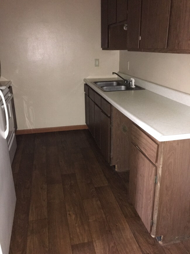 Building Photo - 1300 W Jeth Ct