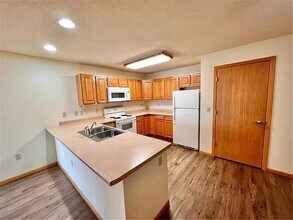 Building Photo - 901 Dominion Dr