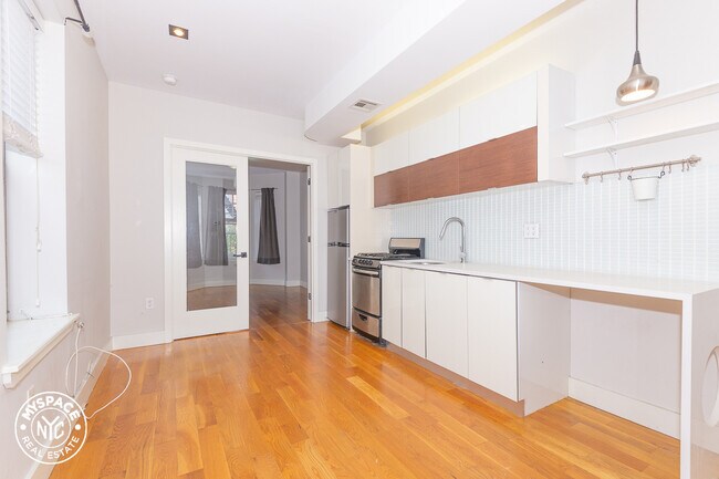 Building Photo - 64 St James Pl