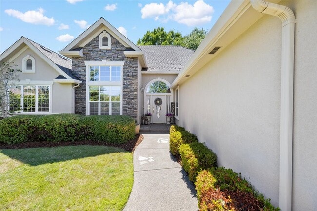 Building Photo - 262 Prairie Landing Dr