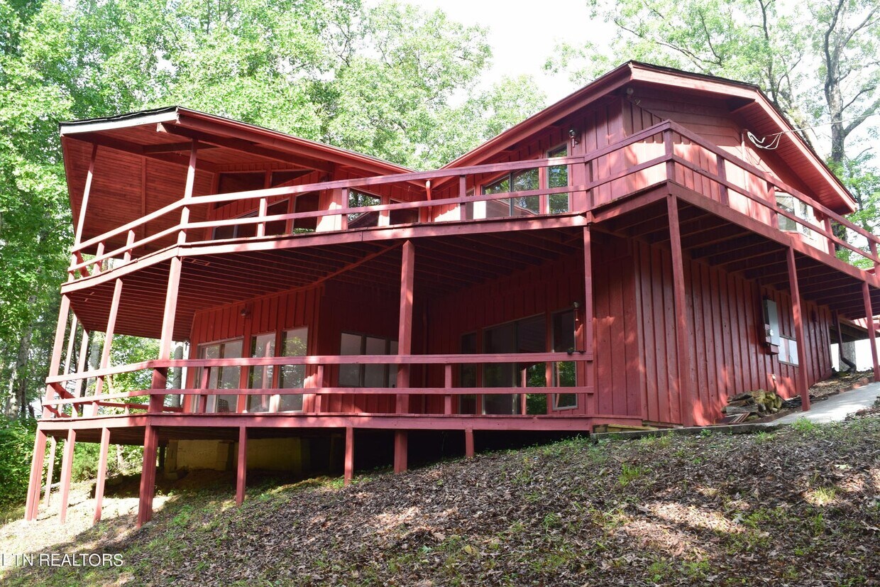 Primary Photo - 289 Dark Hollow Rd N