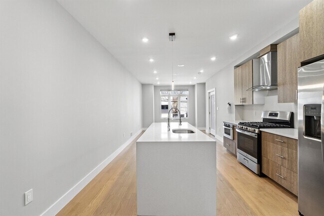 Building Photo - 206 FREEMAN Ave