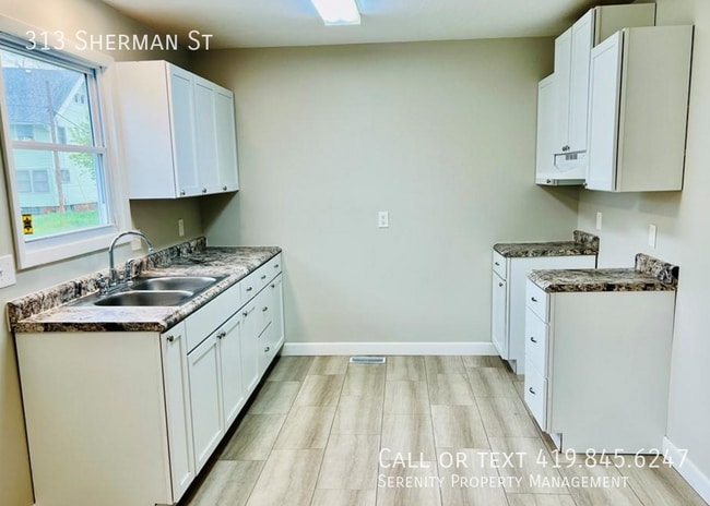 Building Photo - 313 Sherman St