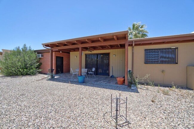 Foto del edificio - Lovely updated 2 bedroom, 2 bath home with...