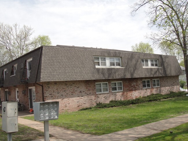 Exterior - 206 Broadway St