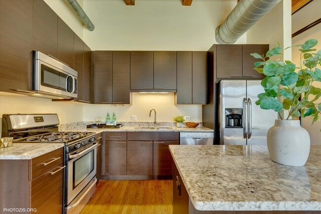 Kitchen - 770 W Gladys Ave