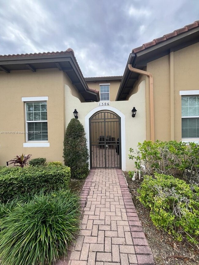 Building Photo - 1506 SW 147th Terrace