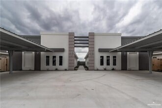 Building Photo - 12 W Kenwood St