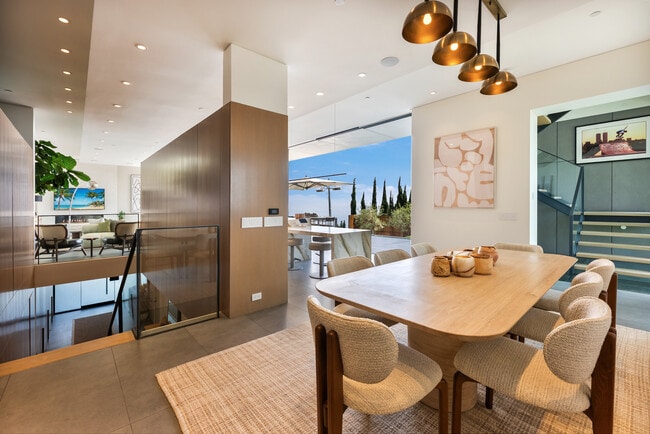 Building Photo - 1807 Blue Heights Dr