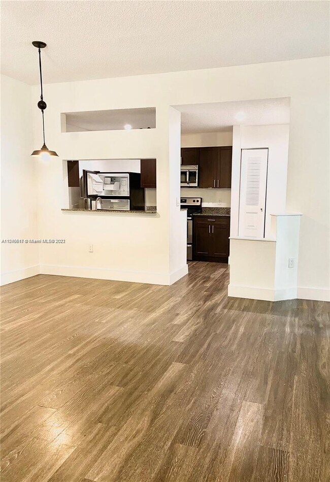 Foto del edificio - 9900 NW 44th Terrace