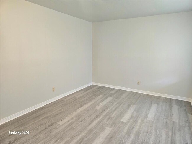 Building Photo - 4383 Amherst Dr