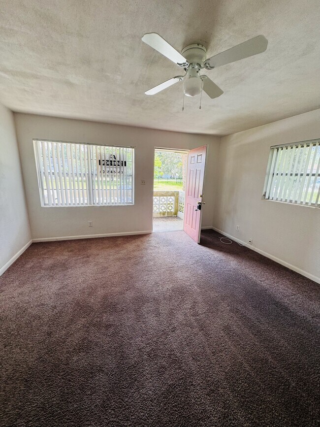 Foto del edificio - 2075 Howell Branch Rd