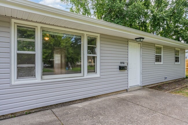 Building Photo - Stunning 3 Bed 1 Bath Ranch Home