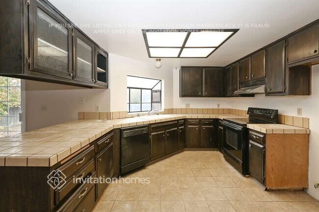 Foto del edificio - 962 Almond Dr