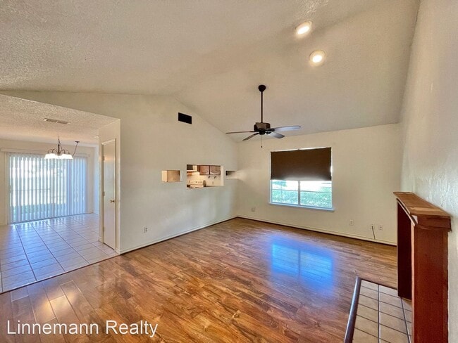 Building Photo - 2 br, 1 bath House - 4005 Trotwood Trl
