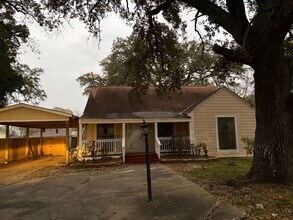 Building Photo - 3150 Roberts Ave