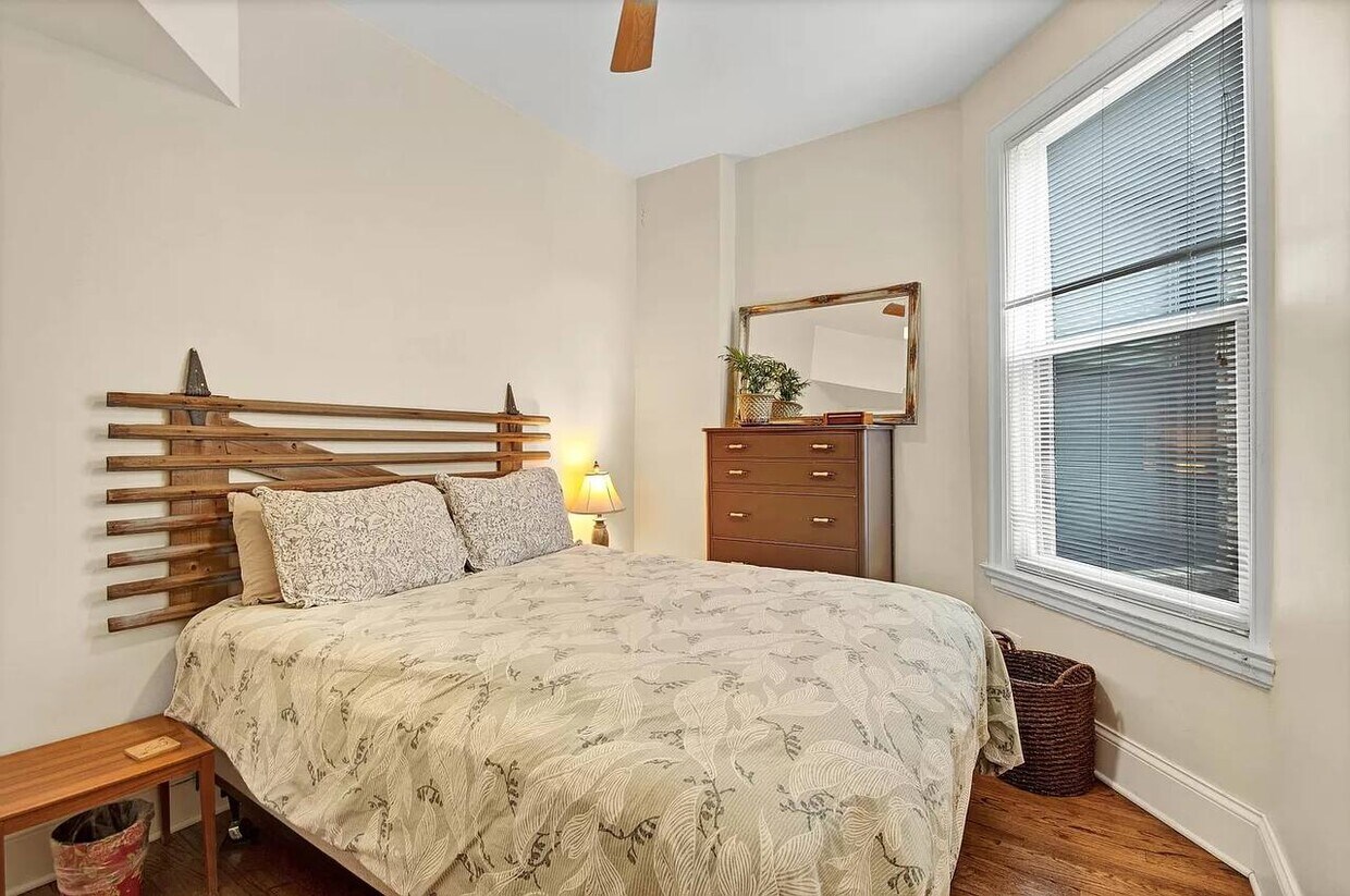 Foto principal - 2647 N Dayton St