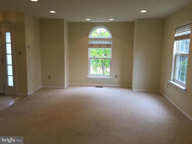 Building Photo - 104 Overbrook Ave