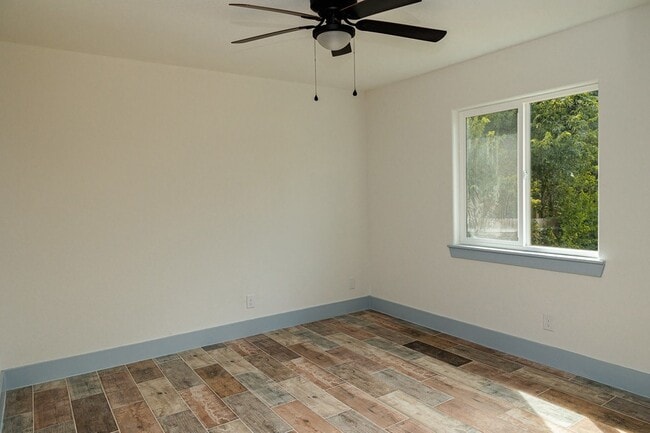 Foto del edificio - 811 Matchett St