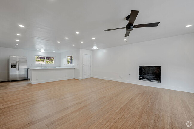 Building Photo - 6046 Reo Pl