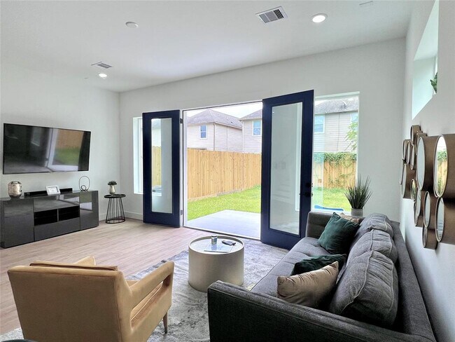 Foto del edificio - 7825 Colonial Ln