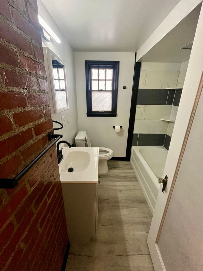 Foto del edificio - 97 Mitchell Ave