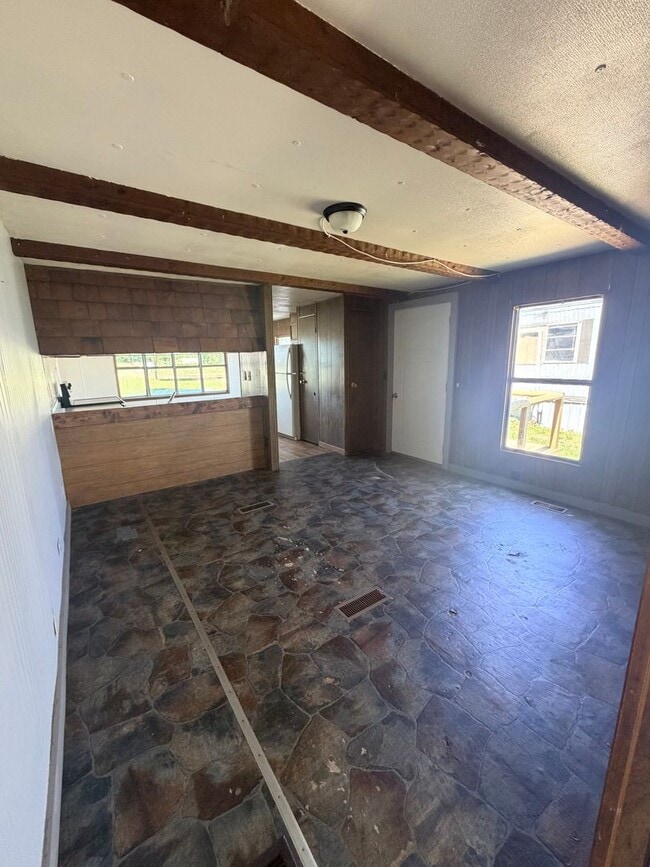 Building Photo - Rural setting - 2 bed 1 bath
