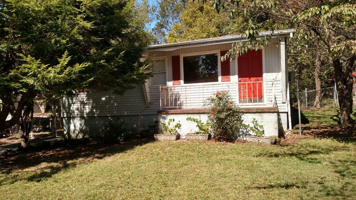 205 Ivy St, Rossville, GA 30741 House Rental in Rossville, GA