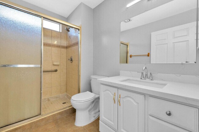 Building Photo - Modern 1BD Retreat with Dishwasher, Pool & Spa