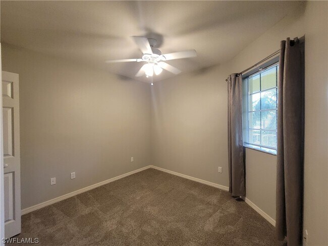 Foto del edificio - 1787 Four Mile Cove Pkwy