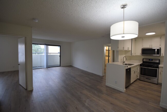 Building Photo - 7032 Remmet Ave
