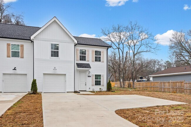 Building Photo - 1914 White St