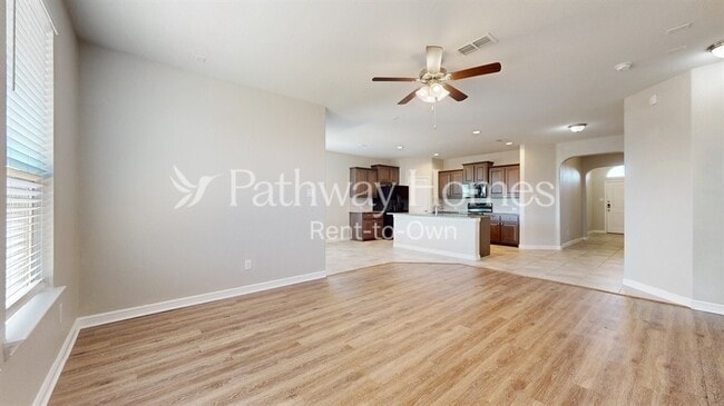 Building Photo - 1000 Meadow Scape Dr