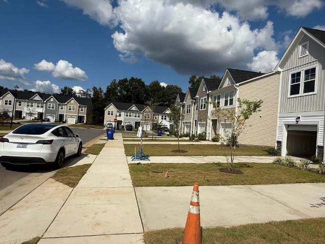 Building Photo - 182 Golden Arms Dr