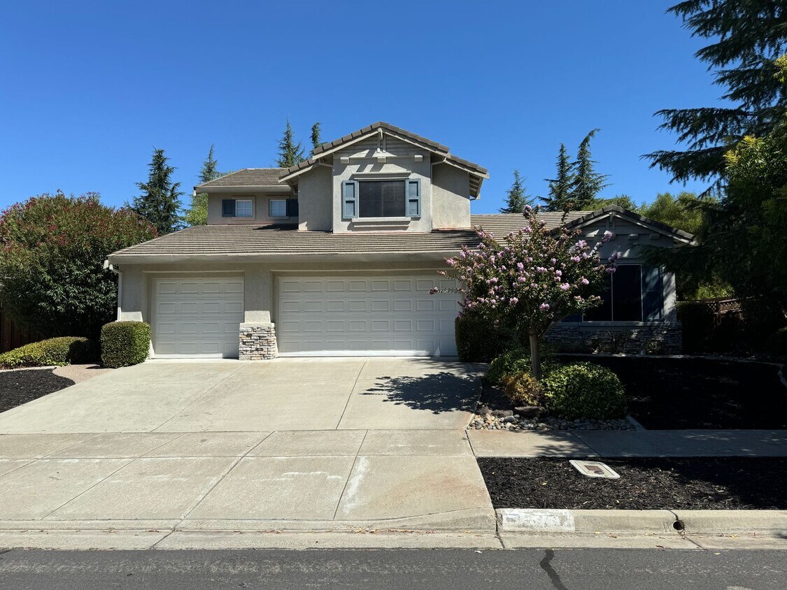 Primary Photo - Perfect Shape Single Family Home in Liverm...