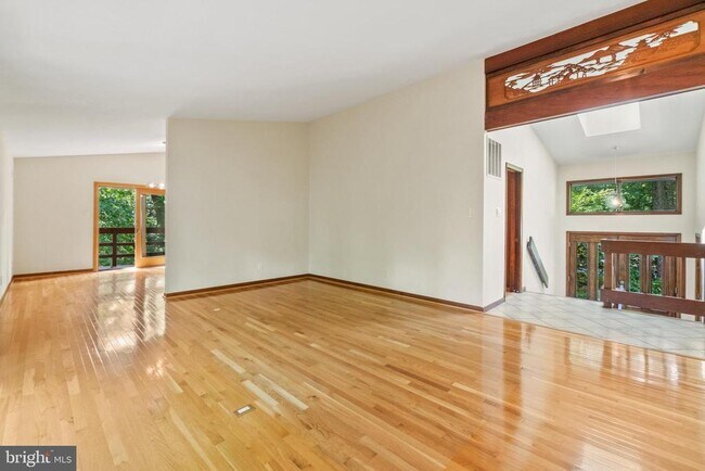 Building Photo - 711 Hartford Rd