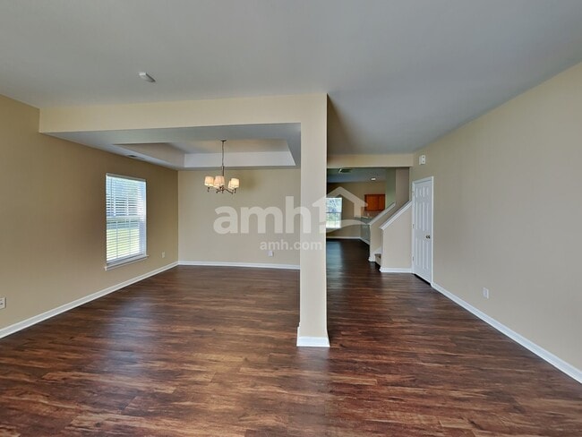 Building Photo - 138 Edgington St