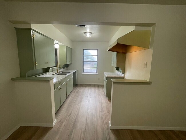 Foto del edificio - 9317 Rustown Dr