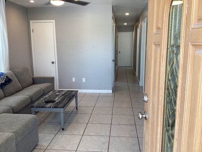 Foto del edificio - NEW PRICE!! Move in Ready Single Family Home - 4 bedroom - 1.5 Bathroom on Stock Island