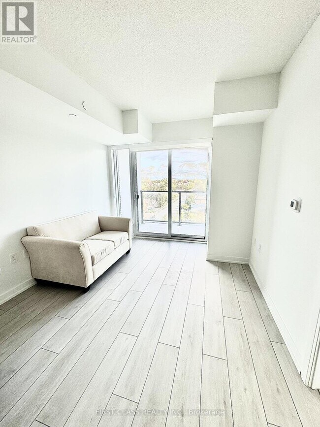 Photo du bâtiment - 556 Marlee Ave