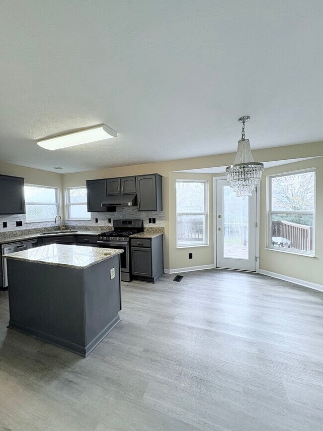 Foto del edificio - 4BR w/ Deck Near Blacklick Woods