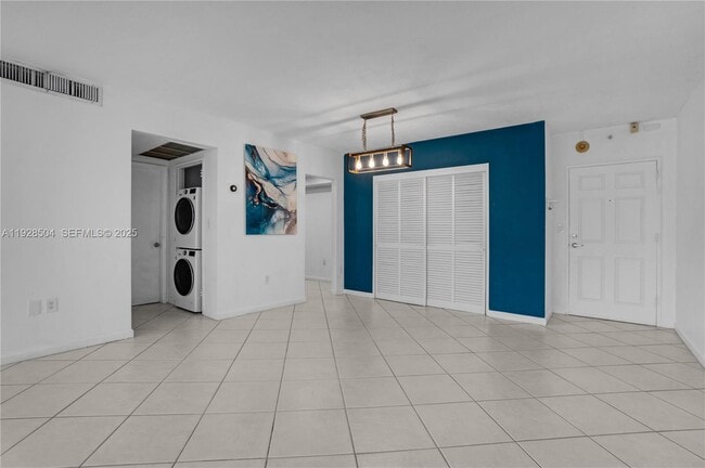 Foto del edificio - 10350 W Bay Harbor Dr