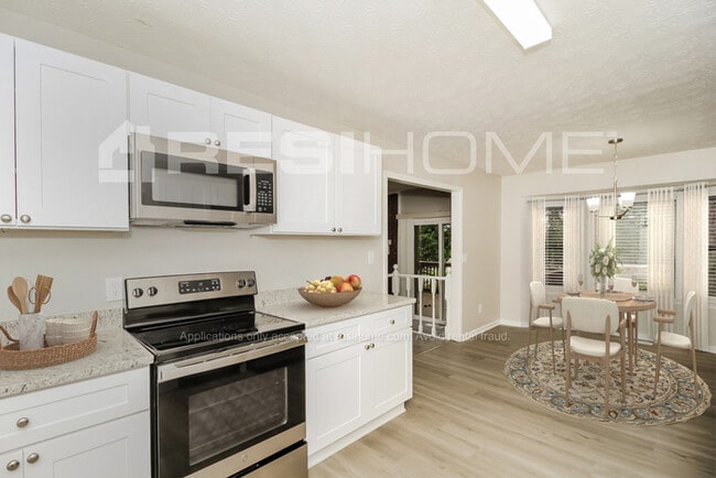 Building Photo - 4087 Essex Dr