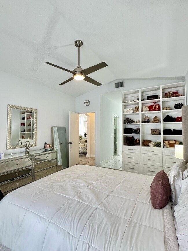 Building Photo - 6752 Green Island Cir